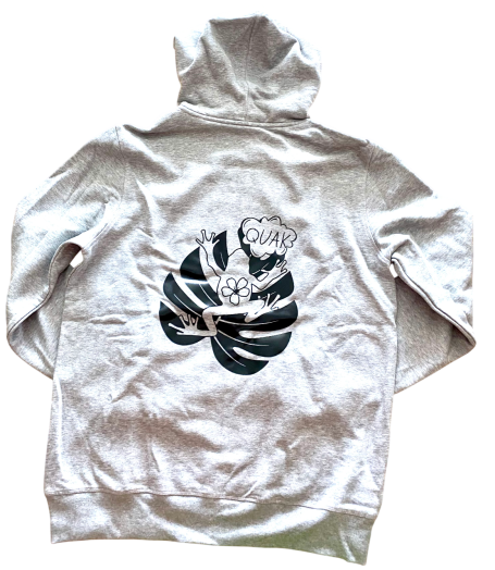 Grauer Hoodie mit schwarzem Spiralmotiv auf der Rückseite.