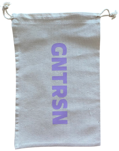 "Ort 2" Grauer Beutel mit dem Text "GNTRSN" in lila Schrift.