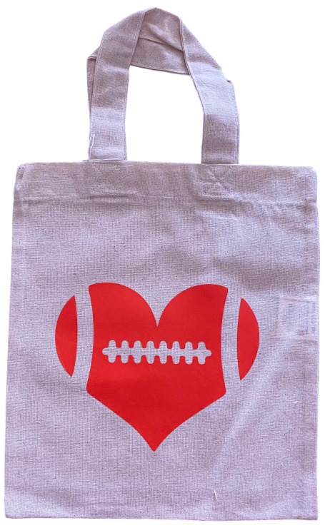 Graue Tragetasche mit rotem Herz und Football-Motiv.