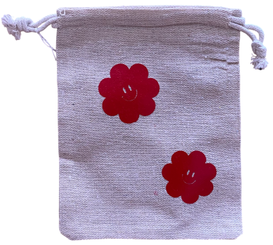 "Blumensmileys" Beiger Stoffbeutel mit zwei roten Blumenmotiven auf der Vorderseite.