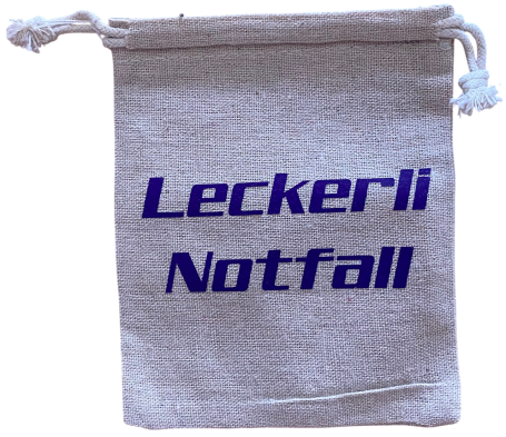Grauer Beutel mit der Aufschrift "Leckerli Notfall" in blauer Schrift.