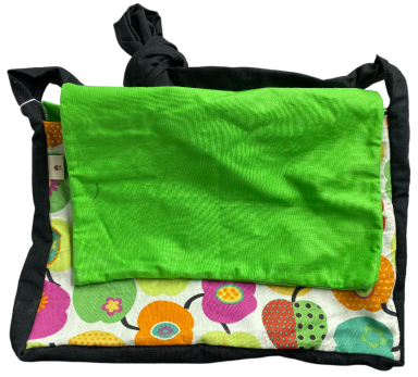 Eine bunte Tasche mit floralen Mustern.