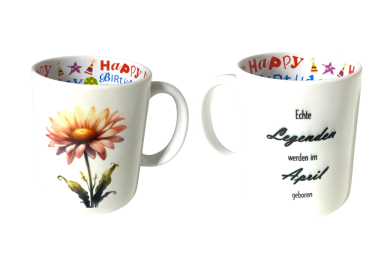 Zwei Kaffeetassen mit einer Blume und inspirierenden Sprüchen im Inneren.