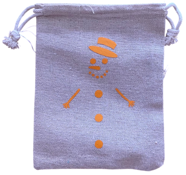 Grauem Beutel mit orangefarbener Schneemann-Dekoration.