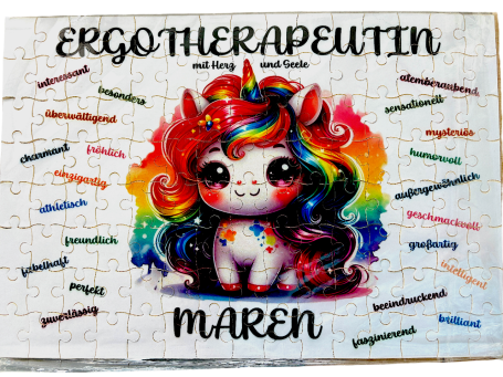 Kunterbuntes Einhorn mit großen Augen, umgeben von bunten Stickern und Schriftzug.