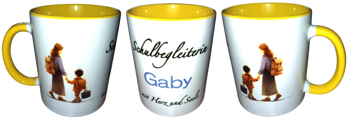 Gelbe Tasse mit Abbildung eines Kindes und einer Frau sowie dem Namen "Gaby".