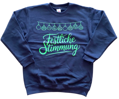 Blaues Sweatshirt mit grünem Schriftzug "Festliche Stimmung" und grafischen Elementen.