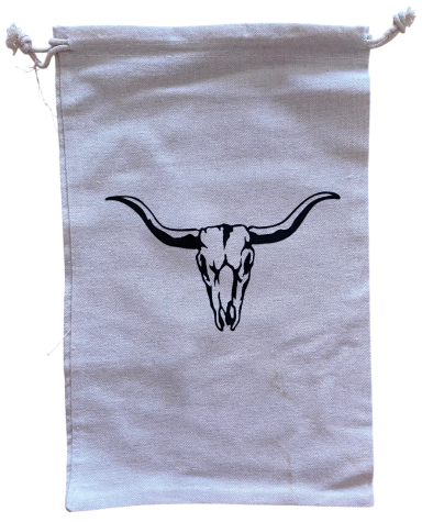 "Bullenschädel" Weißer Beutel mit einem schwarz-weißen Abbild eines Hornrinderschädels.
