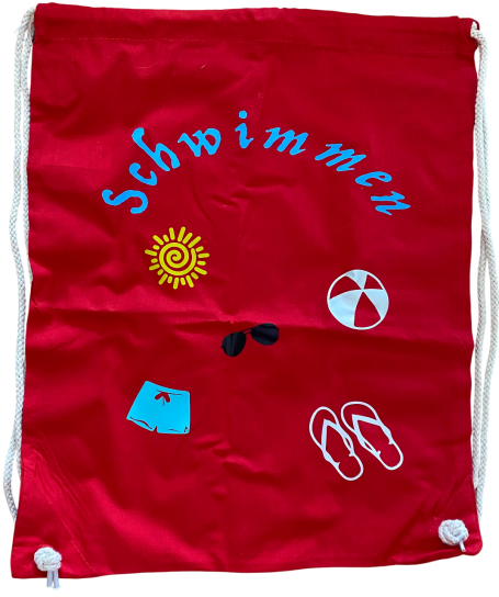 Roter Schwimmbeutel mit Sonne, Badetuch, Ball und Flip-Flops.