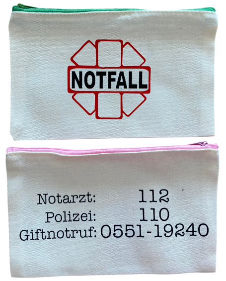 Notfalltasche mit Notrufnummern für Arzt, Polizei und Giftnotruf.