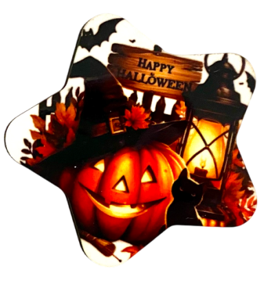 Gestalteter Stern mit Halloween-Motiv: Kürbis, Laterne, Blätter und "Happy Halloween"-Schild.