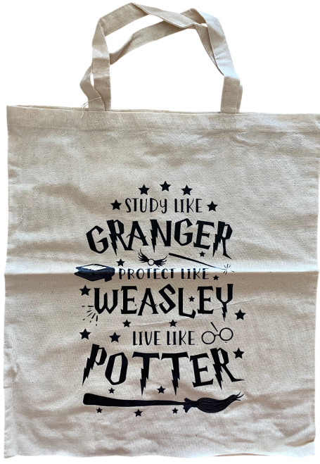 Beige Tragetasche mit dem Text: „Granger, Weasley, wie Potter“.