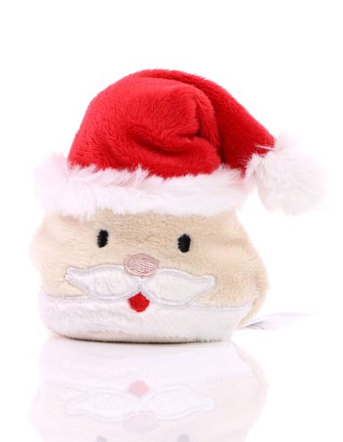 Süßes Weihnachtsmann-Kissen mit rotem Hut und lächelndem Gesicht.