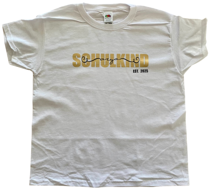 Weißes T-Shirt mit dem Schriftzug "SCHULKIND" in goldener Schrift.