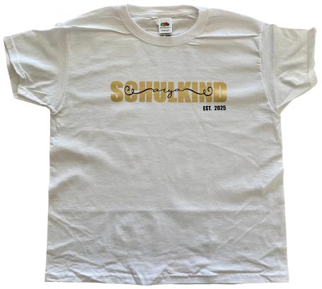 Weißes T-Shirt mit dem goldfarbenen Aufdruck "SCHULKIND".